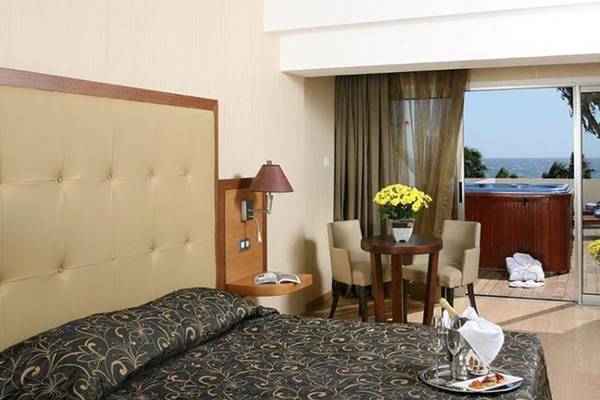 Atlantica Miramare Beach Hotel Zimmer mit Balkon und Whirlpool