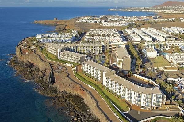 Luftaufnahme des Mirador Papagayo by LIVVO Hotels am Meer