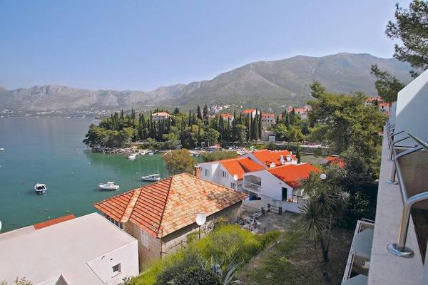 Aussicht auf Cavtat Hotel mit Meer und Bergen im Hintergrund