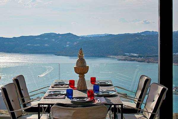 Blick auf das Meer vom Restaurant des Myconian Avaton Resort.