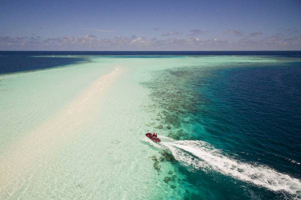 Bootsfahrt am Filitheyo Island Resort mit Blick auf die Sandbank und das Meer