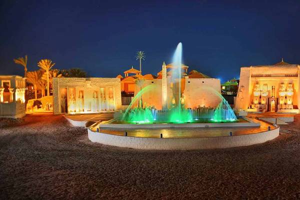 Pickalbatros Alf Leila Wa Leila Resort Brunnen bei Nacht