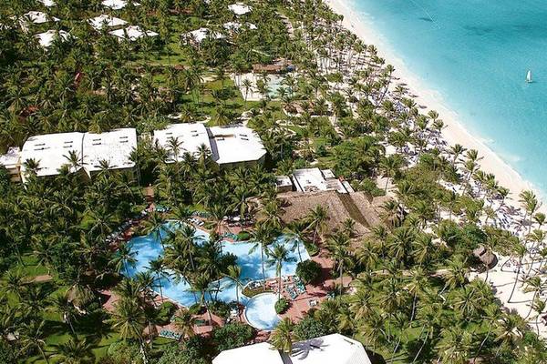 Luftaufnahme des Grand Palladium Bavaro Suites Resort & Spa mit Swimmingpool, Strand und Palmen
