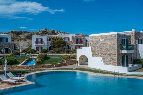 Naxos Palace in Santorin