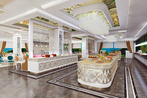 Innenbereich des Side Royal Palace Hotel & Spa mit Buffet und Tischdekoration.