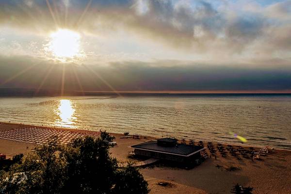 Maritim Hotel Paradise Blue Albena Strand bei Sonnenuntergang