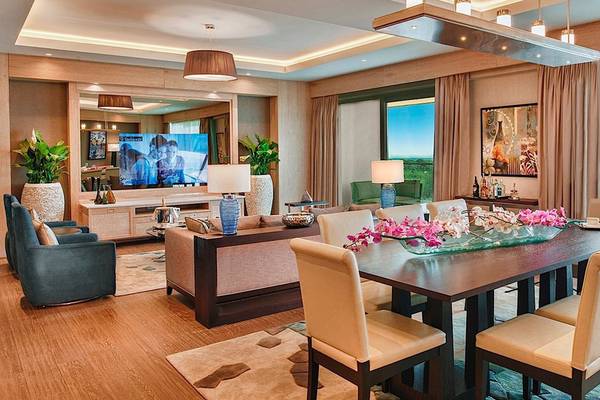 Esszimmer im Regnum Carya Golf & Spa Resort mit Blick auf das Meer