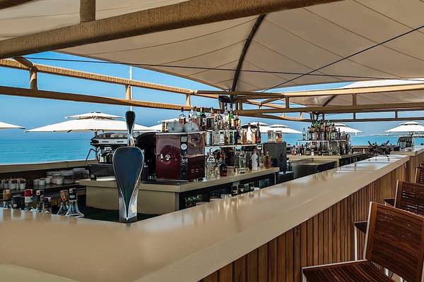 Regnum Carya Golf & Spa Resort Bar mit Blick auf den Ozean