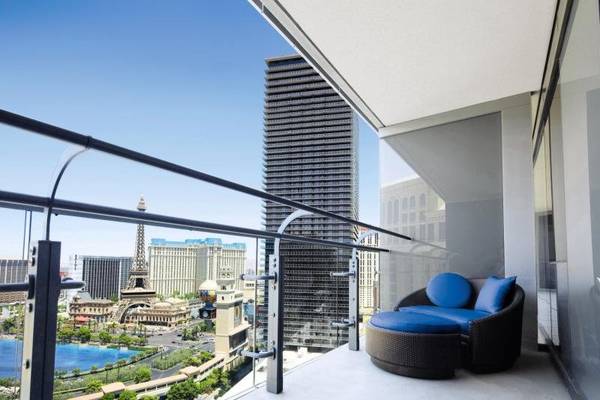 Blick vom Balkon des Cosmopolitan of Las Vegas auf die Stadt