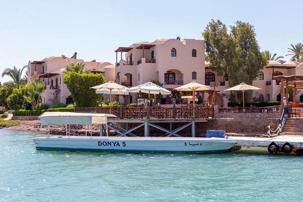 Boot DONYA 5 am Ufer des Sultan Bey Resorts