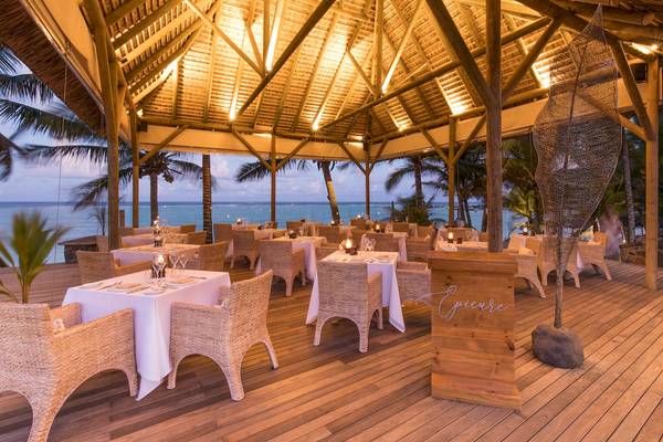 Terrassenrestaurant des Seasense Boutique Hotel & Spa mit Blick auf den Ozean