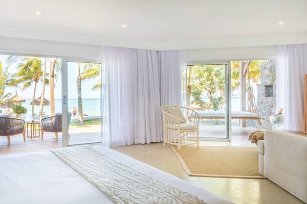 Luxuriöses Schlafzimmer mit Meerblick im Seasense Boutique Hotel & Spa