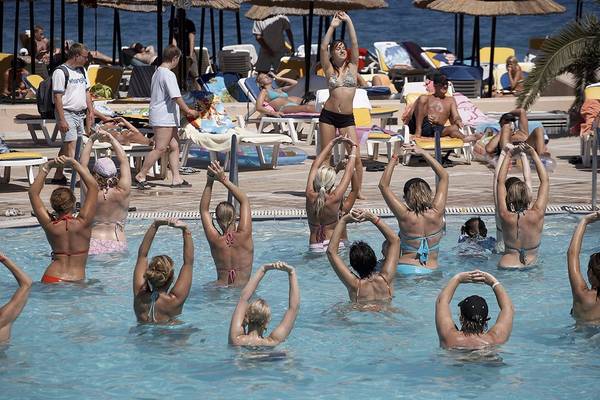 Aqua Fitness Kurs am Pool im Avra Beach Resort Hotel & Bungalows