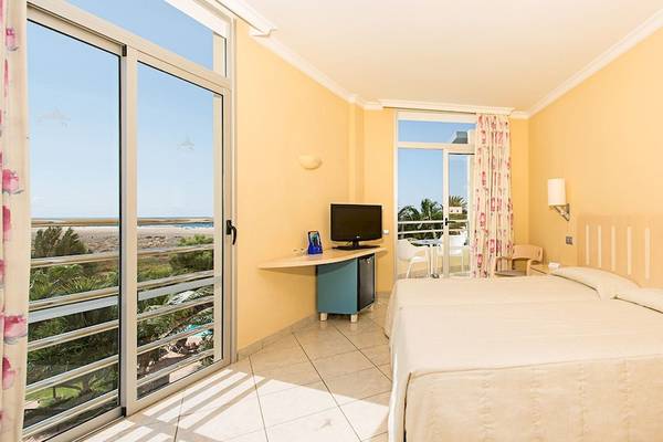 Zimmer im IFA Altamarena by Lopesan Hotels mit Blick auf den Strand