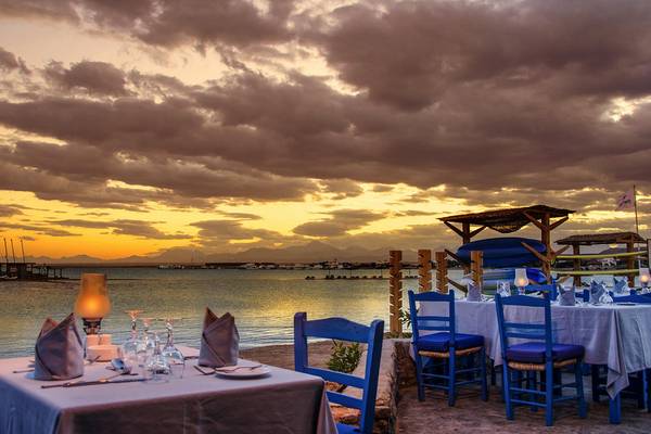 Strandrestaurant des Labranda Club Paradisio El Gouna bei Sonnenuntergang