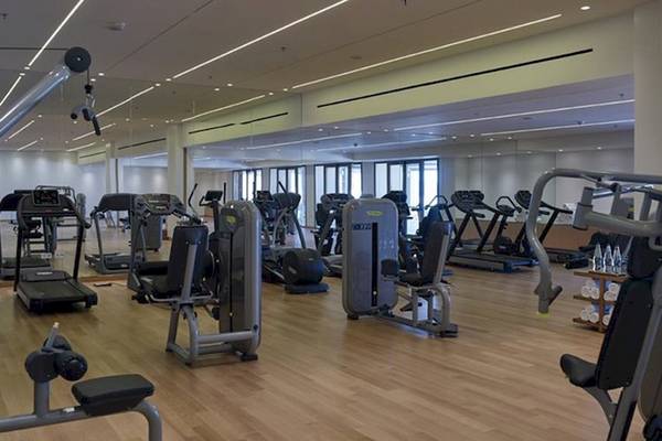 Fitness Center im Atlantica Imperial Resort & Spa mit verschiedenen Trainingsgeräten.