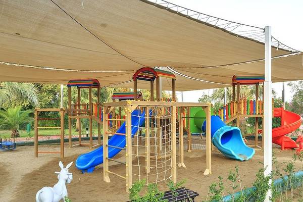 Kinderspielplatz im Sunis Elita Beach Resort Hotel & Spa mit Rutschen und Klettergerüst.