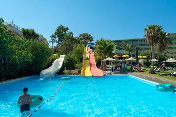 Star Beach Village & Water Park mit Rutschen und Pool