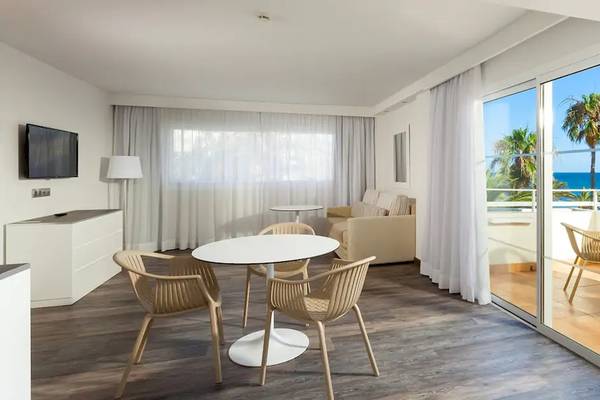 Sol Lanzarote All Inclusive Hotel Balkon mit Meerblick und Inneneinrichtung