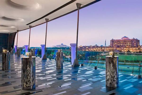 Aussicht vom Balkon des Grand Hyatt Abu Dhabi Hotel auf die Stadt