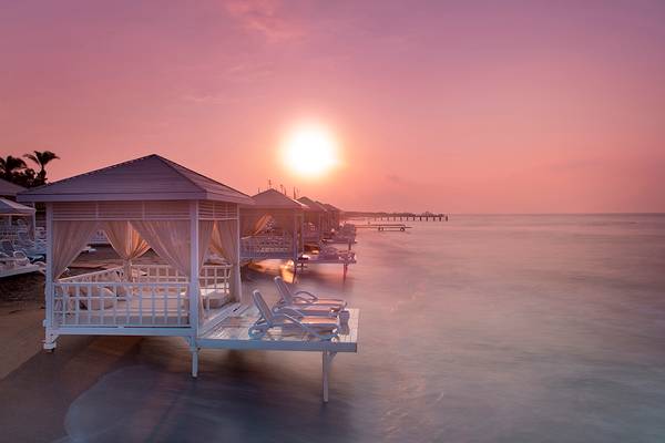 Strand mit Sonnenuntergang im Hotel Titanic Deluxe Lara