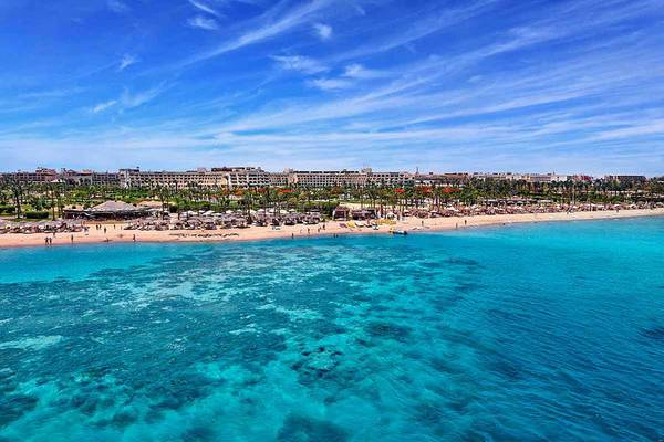 Luftaufnahme des Steigenberger ALDAU Beach Hotels am Strand