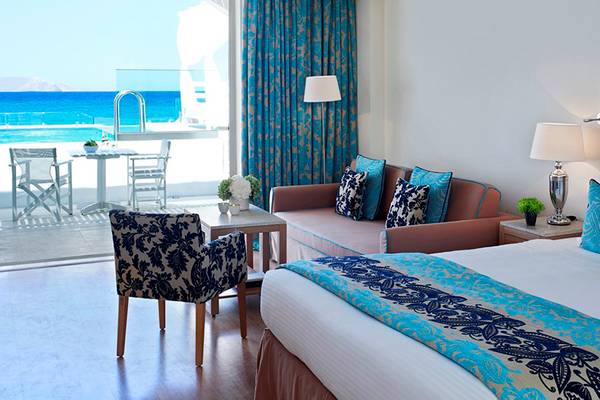 Hotelzimmer mit Meerblick im Knossos Beach Bungalows Suites Resort & Spa