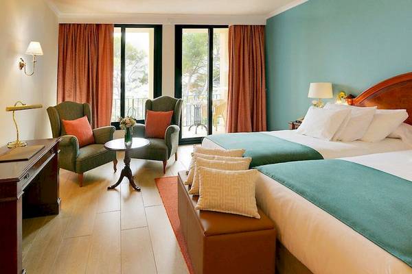 Doppelzimmer mit Balkon im Secrets Mallorca Villamil Resort & Spa