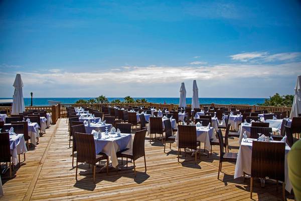 Arcanus Side Resort Dachterrasse mit Blick auf das Meer