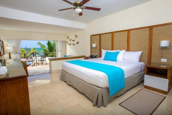 Hotelzimmer mit Meerblick und Balkon im Impressive Premium Punta Cana