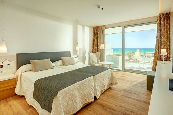 Doppelbettzimmer im Hipotels Playa de Palma Palace Hotel mit Meerblick