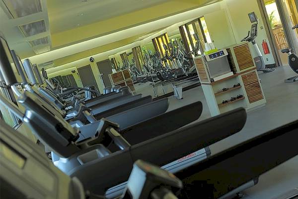 Fitnessstudio mit Laufbändern im Trou aux Biches Beachcomber Golf Resort & Spa
