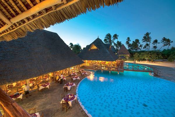 Aussicht auf den Poolbereich des Neptune Pwani Beach Resort & Spa