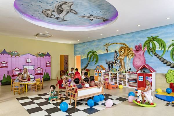 Kinder Spielzimmer mit Meeresdekoration im Miracle Resort