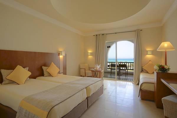 Doppelzimmer im Vincci Helios Beach Hotel mit Meerblick und Balkon