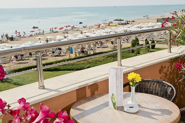 Balkonblick auf den Sol Luna Bay All Inclusive Hotel Strand