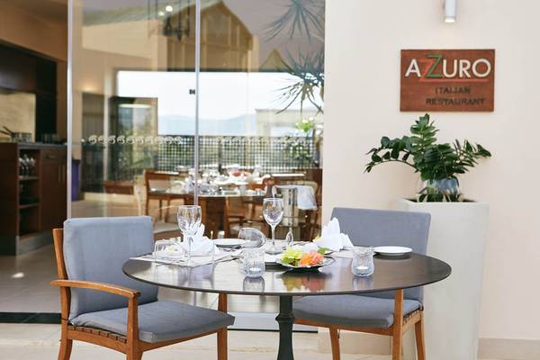 Tisch im italienischen Restaurant Azur am Giannoulis Cavo Spada Sports & Leisure Resort