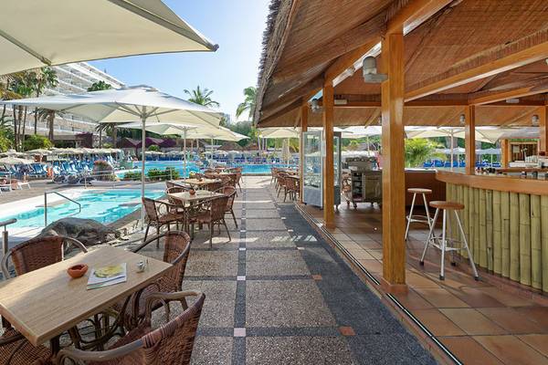 Restaurant mit Poolblick im Bull Costa Canaria & Spa Hotel
