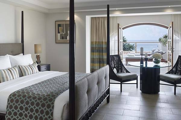Suite Zimmer im Creta Maris Resort mit Blick auf das Meer
