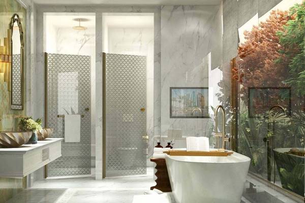 Luxuriöses Badezimmer im Rixos Premium Saadiyat Island mit Marmorwänden, einer Badewanne und einem Regenduschen.