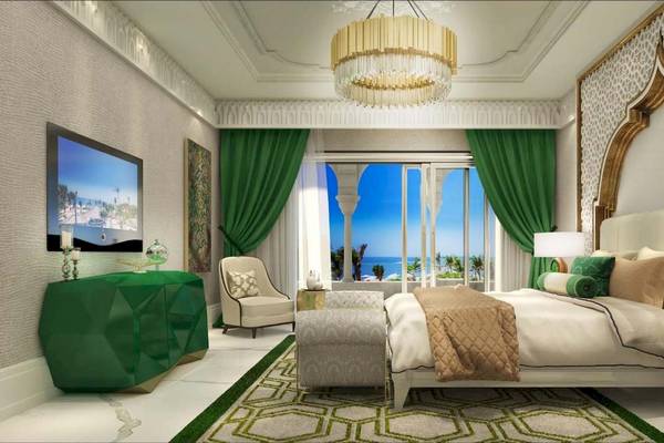 Luxuriöses Schlafzimmer im Rixos Premium Saadiyat Island Hotel mit Blick auf das Meer.