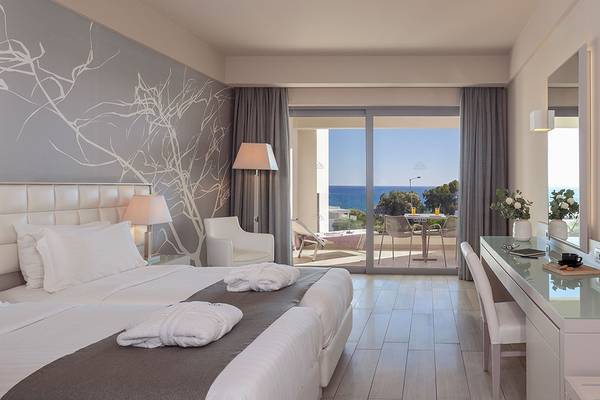 Doppelbett-Zimmer mit Meerblick im Princess Andriana Resort & Spa