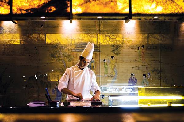 Koch im Cornelia Diamond Golf Resort & Spa am Arbeitsplatz