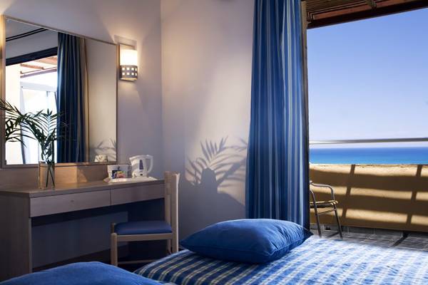 Hotelzimmer mit Meerblick im Atlantica Mikri Poli auf Rhodos