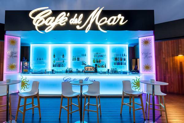 Bar-Lounge im Hotel Tigotan Lovers & Friends Playa de las Americas mit dem Namen Cafe del Mar