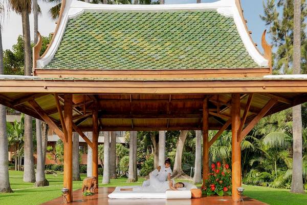 Massage im Gartenpavillon des Botanico & The Oriental Spa Garden Hotels