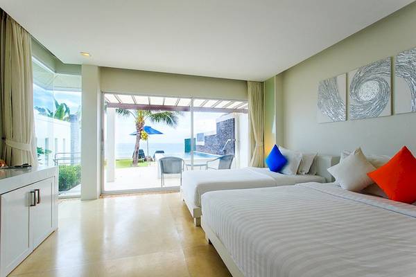 Zimmer im Samui Resotel Beach Resort mit zwei Betten und Meerblick