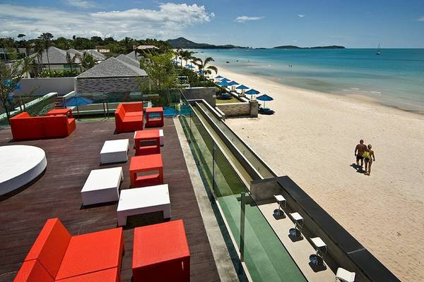 Aussicht von der Terrasse des Samui Resotel Beach Resort auf den Strand und das Meer