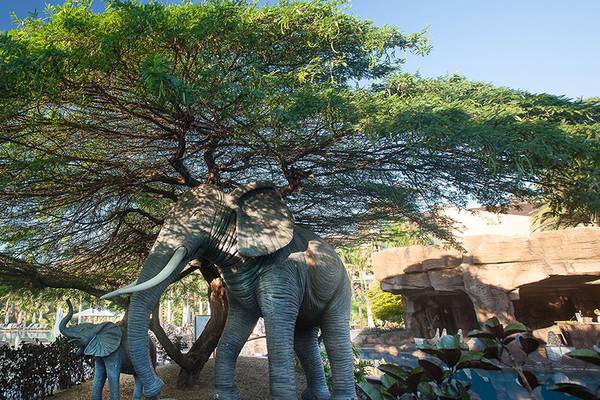 Elefantenstatue im Lopesan Baobab Resort Hotel.
