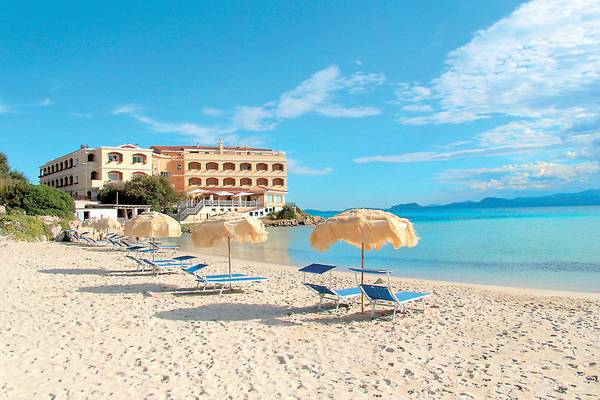 Gabbiano Azzurro Hotel & Suites in Sardinien